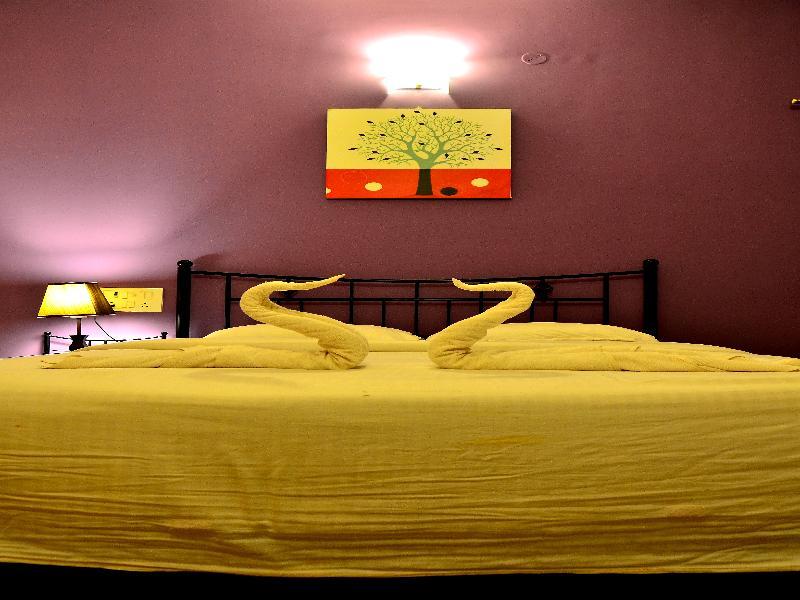 Garima Of Mandrem Hotel Bagian luar foto