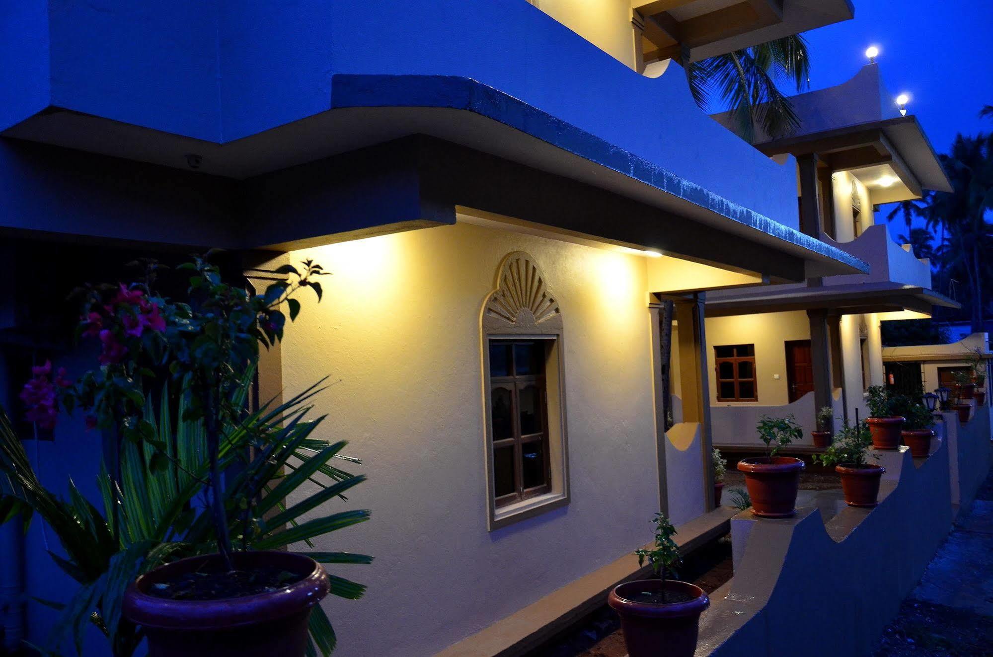 Garima Of Mandrem Hotel Bagian luar foto